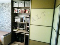 Монитор, системный блок, принтер внутри шкафа купе