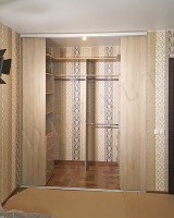 Фото гардеробной без дверей купе